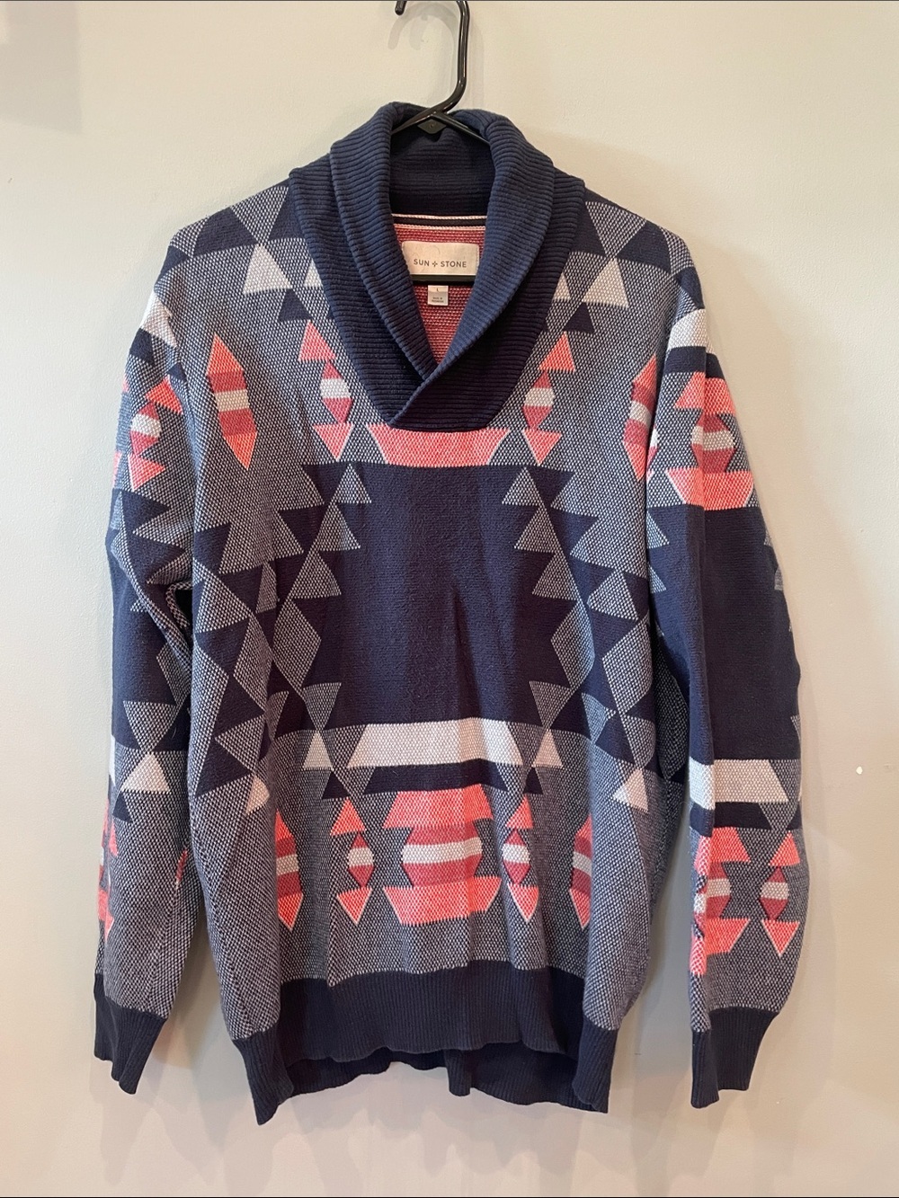 Men’s geometric vintage looks sweater large